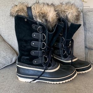 WORN TWICE Sorel Black Fur Top Mid Calf Lace Up Boots with Suede in Colorblock